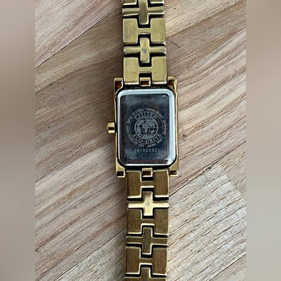 Citizen Eco-Drive Ladies Watch Crystals Pearl Dial Gold Tone Bracelet Solar - Picture 8 of 12